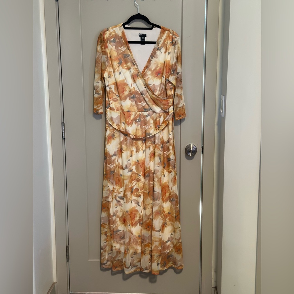 *Elegant Floral Wrap Dress